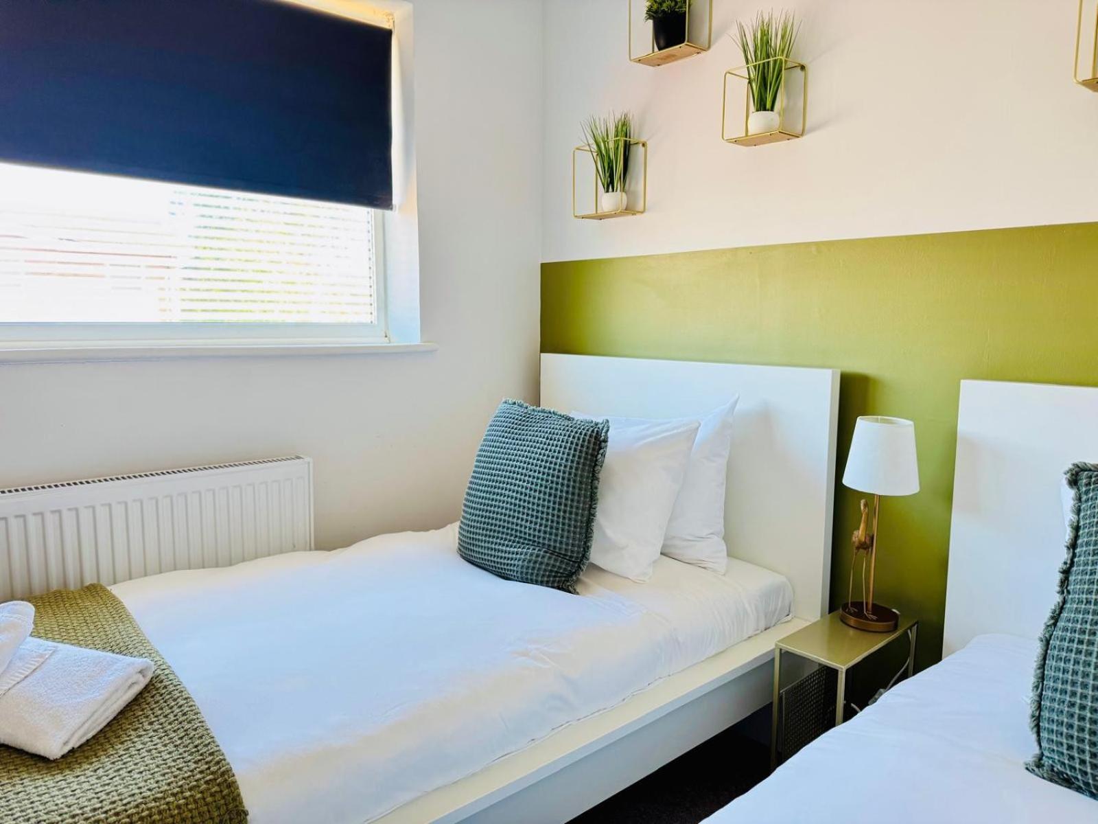 2 Bed House, Sleeps 6, Dog Friendly, Close To A14 M11, With Garden & Parking Long Stay Work Contractor Leisure, Jade CBG エクステリア 写真