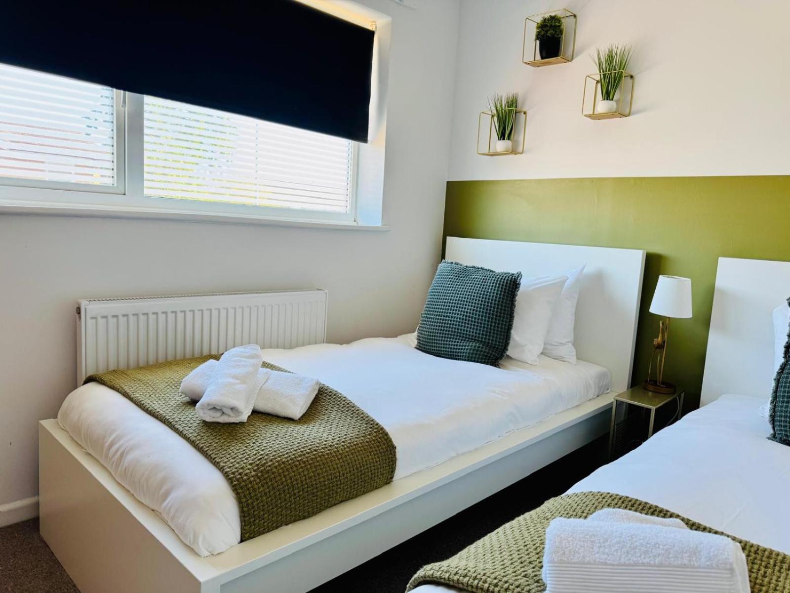 2 Bed House, Sleeps 6, Dog Friendly, Close To A14 M11, With Garden & Parking Long Stay Work Contractor Leisure, Jade CBG エクステリア 写真
