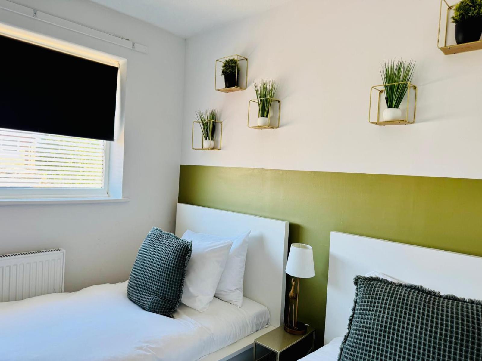 2 Bed House, Sleeps 6, Dog Friendly, Close To A14 M11, With Garden & Parking Long Stay Work Contractor Leisure, Jade CBG エクステリア 写真