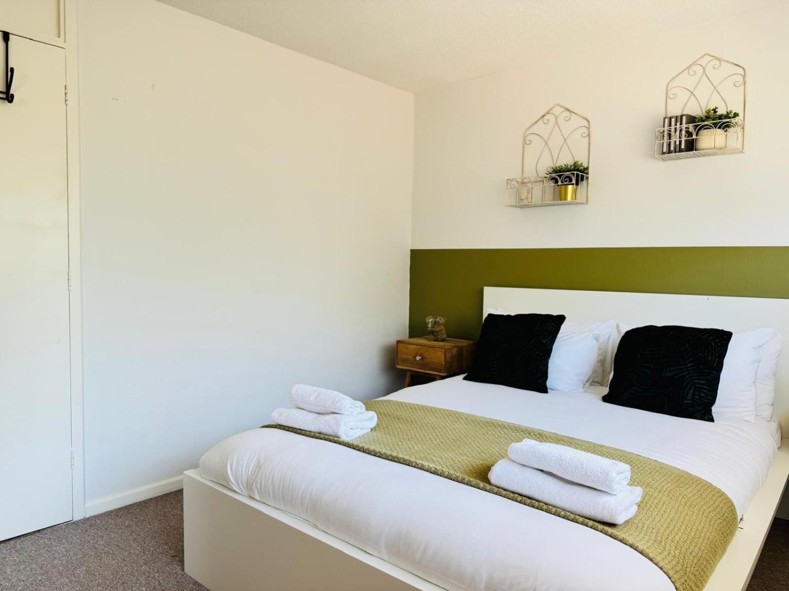 2 Bed House, Sleeps 6, Dog Friendly, Close To A14 M11, With Garden & Parking Long Stay Work Contractor Leisure, Jade CBG エクステリア 写真