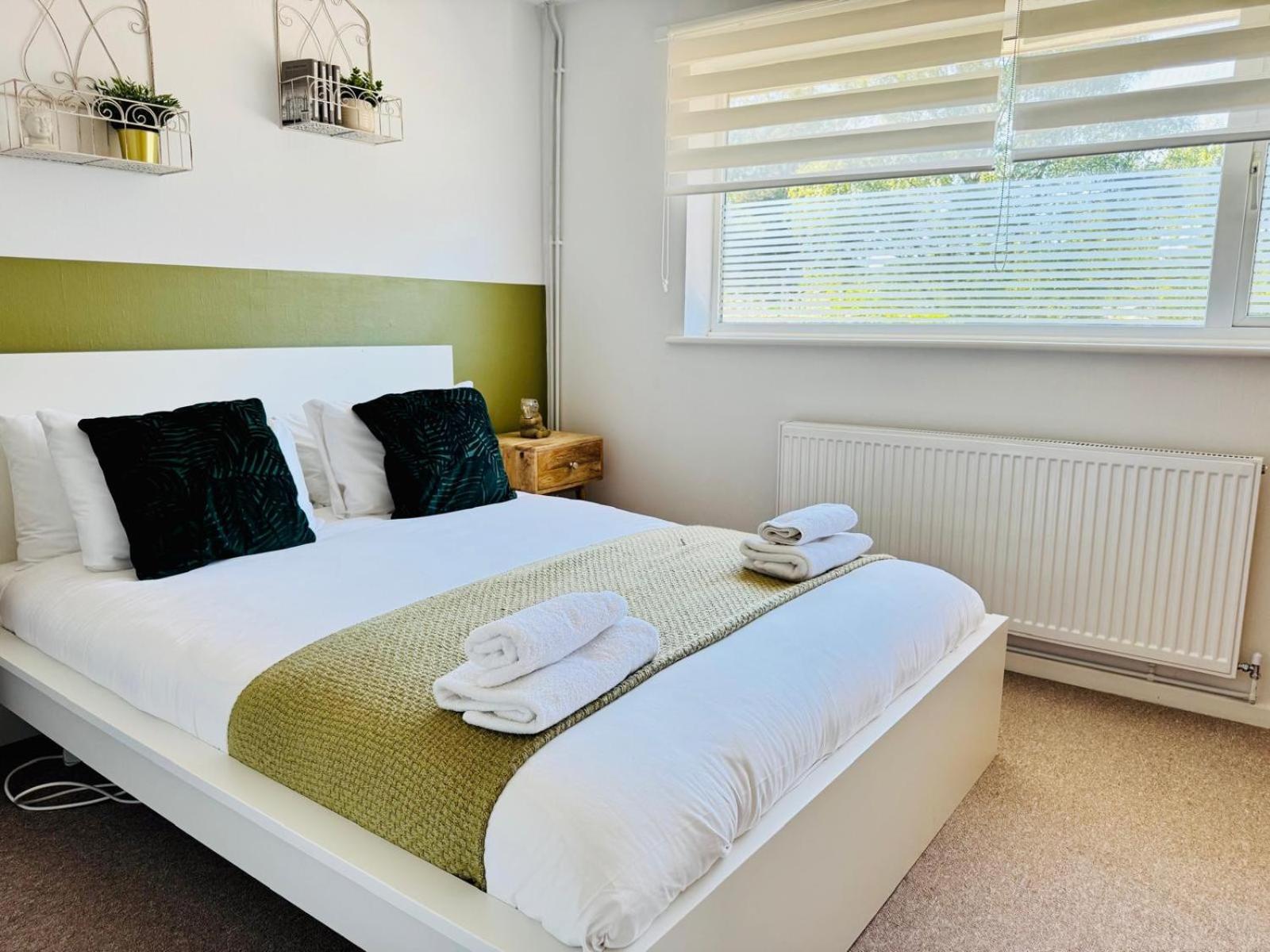 2 Bed House, Sleeps 6, Dog Friendly, Close To A14 M11, With Garden & Parking Long Stay Work Contractor Leisure, Jade CBG エクステリア 写真