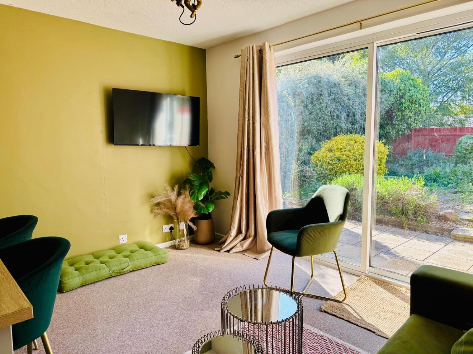 2 Bed House, Sleeps 6, Dog Friendly, Close To A14 M11, With Garden & Parking Long Stay Work Contractor Leisure, Jade CBG エクステリア 写真